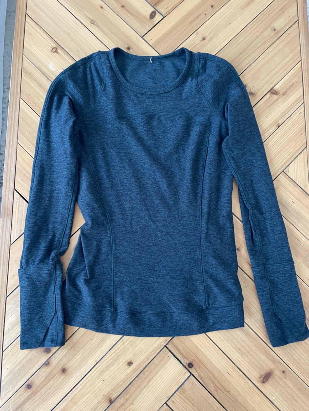 Lululemon Long Sleeve Running Shirt Womens Size 6 Zip Pocket Thumb Holes Green